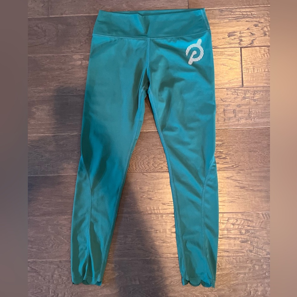Green Peloton Scalloped Capri Pants